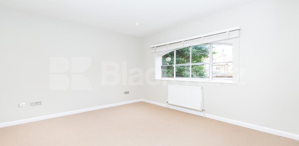 			3 BEDROOM MEWS HOUSE, 3 Bedroom, 1 bath, 1 reception Mews House			 Dove Road, CANONBURY 